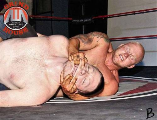 sadowrestler:HOT SADISTIC HEEL…..