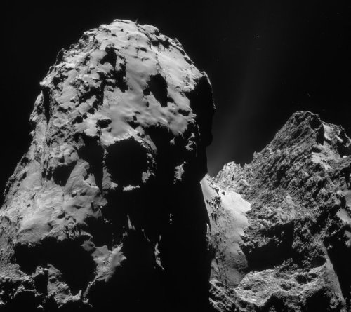 antikythera-astronomy:The staggering cliffs of comet 67P