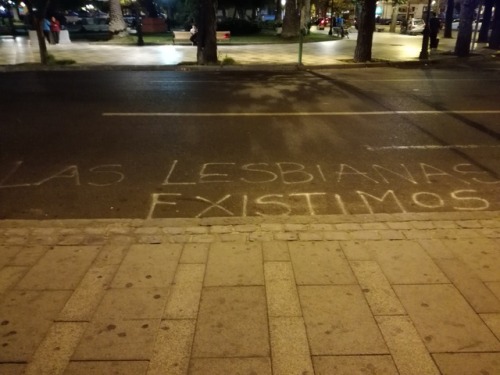 queergraffiti: “Las lesbianas existimos” - “Lesbians, we exist”on the streets of Valparaíso, Chile