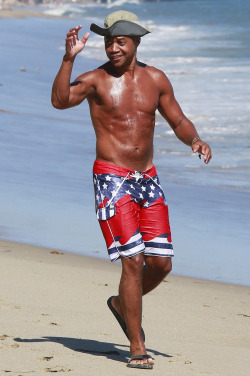 shirtlessmalecelebs:  Cuba Gooding Jr