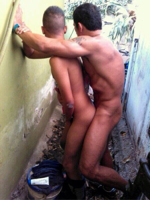 thugangel310:  I remember these days.  Dirty alley, pants around the ankles and having hot hot sex.  Having to wipe the dirt off my knees before pulling up my pants.