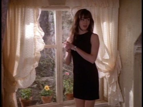 iaminfiniteus: Brenda Walsh black outfits