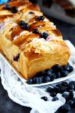 foodffs:  Blueberry Cream Cheese Pull Apart