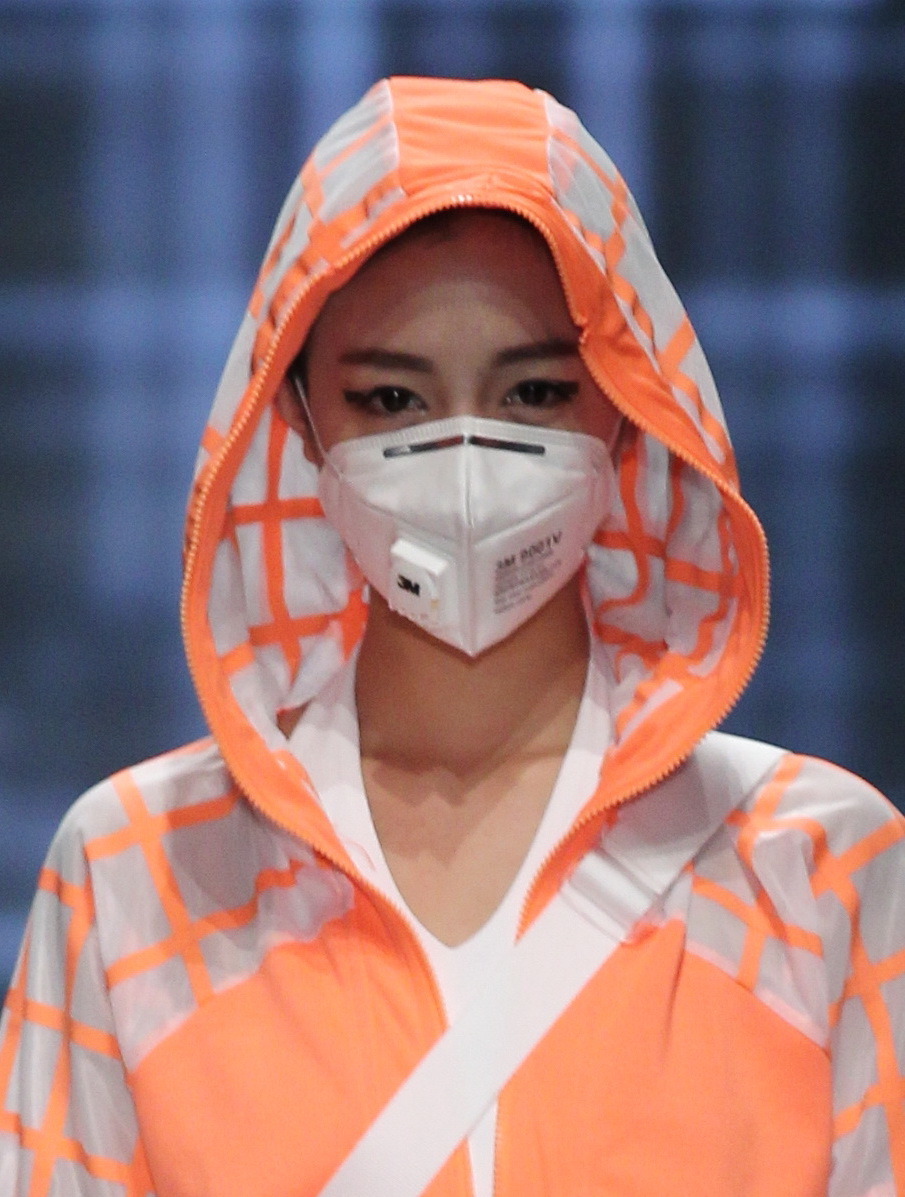cvntfetish:  bodyfluids:  Smog masks at QIAODAN Yin Peng S/S 15 China Fashion Week 