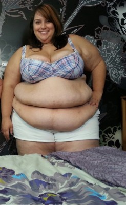 ssbbwaffectionado:  God, she is so cute!