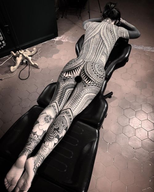 allthepiercingsandbodymods:Tattoos by Dino_vallely. Follow them on Instagram.