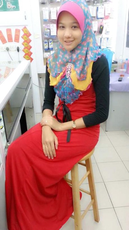 caggang: Slalu aku melancap tgk gmbr adik ipar aku ni .. Kdang2 mari juga dlm hti ni nk rogol dia ..