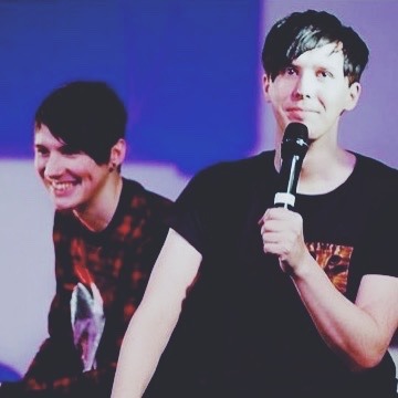 amazingplnil: “once, there were these two guys called dan and phil, who met each
