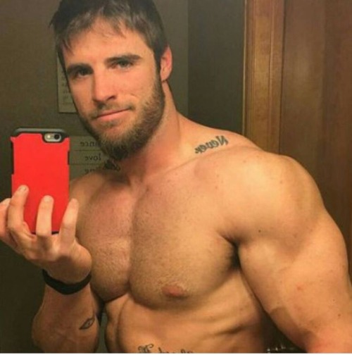 Sexy muscle guys