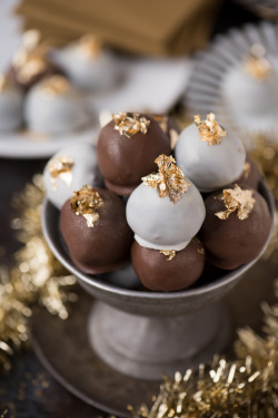 sweetoothgirl:  New Year’s Eve Oreo Balls  