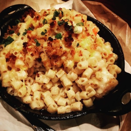 This chipotle Mac and cheese(with shrimp) was amazing!!!#macandcheese #chipoltle #shrimp #foodporn (