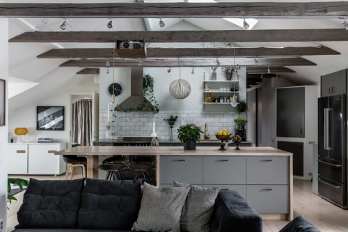gravityhome:Cozy attic apartmentFollow Gravity Home: Blog - Instagram - Pinterest - Facebook - Shop