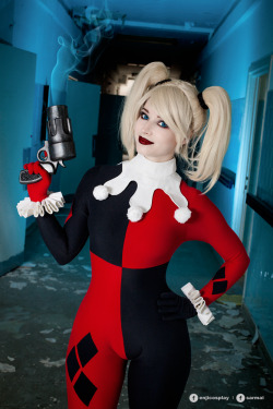 hotcosplaychicks:  Harley Quinn cosplay IV. by EnjiNight Check out http://hotcosplaychicks.tumblr.com for more awesome cosplay