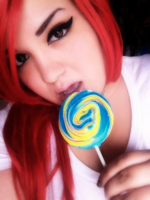 stinkypinkyink:  This pic set describes misssarahsuicide ……. Delicious!!!!