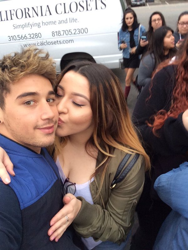 janoskiansupdate:  Luke with fans at the Top Five Live event today