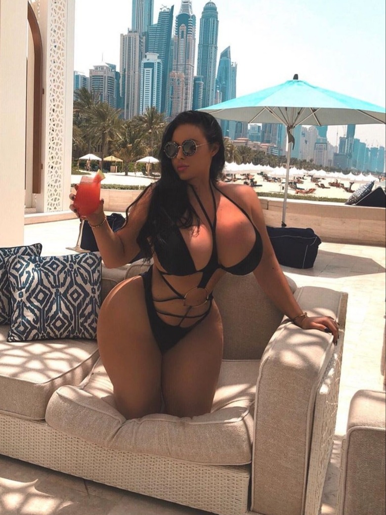 rustythenasty: exxxoticwomen:   Billion dollar curves    Damn I need this Beauty