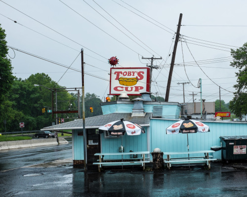 grimphantom2:  atomictiki:  grimphantom2:  americanroads:  2015, Best of Diners from American RoadsInstagram | Zine  Love to visit one of them, not just for the food but the place they have it just brings memories when i saw them as a kid =)  Aww man,