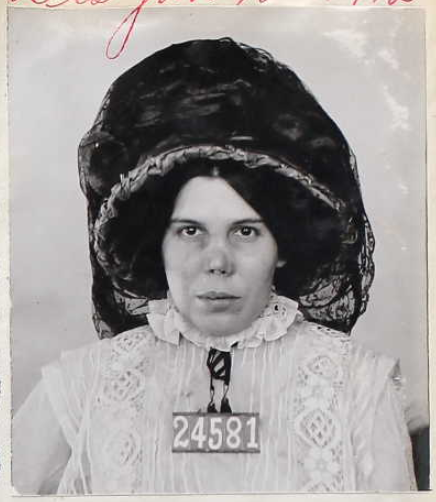 yeoldenews: Female inmates of San Quentin State Prison and their very fine hats. 1/?.