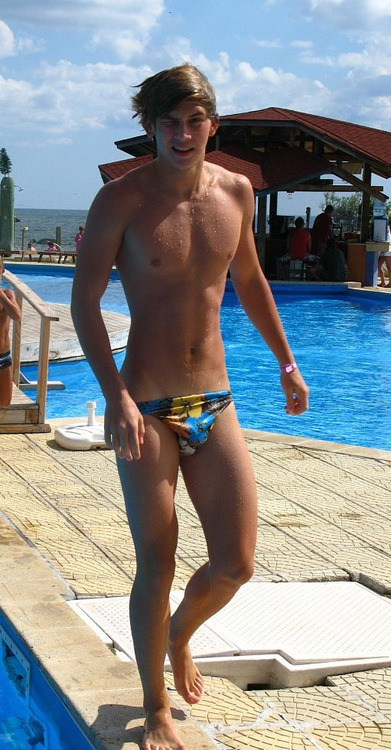 just-a-twink-again:  tom-gayle:  #gay #pics #sex #beach #boys #men #speedo #male