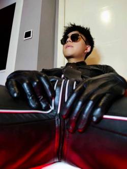 Porn Pics leatherglove-wong:Sunny leather Such a hot