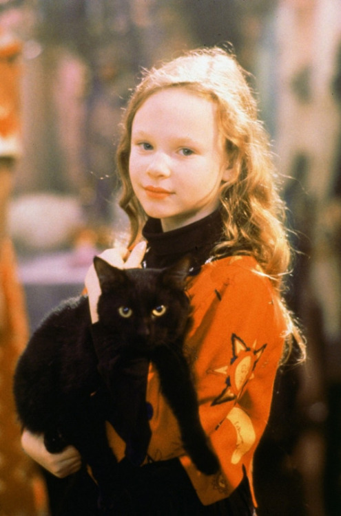 villainsandvictims:  Hocus Pocus (1993)  It’s a full moon tonight. That’s when all the w