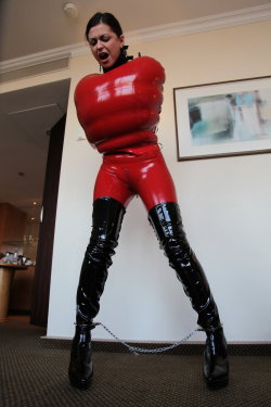 cr1spycritt3r:  More mummification latexery goodness! I’d LOVE to try it!