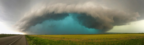 sixpenceee: A supercell in Weinart, Texas. Here is my post on supercells