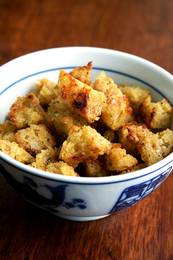 foodopia:  buttery croutons: recipe here