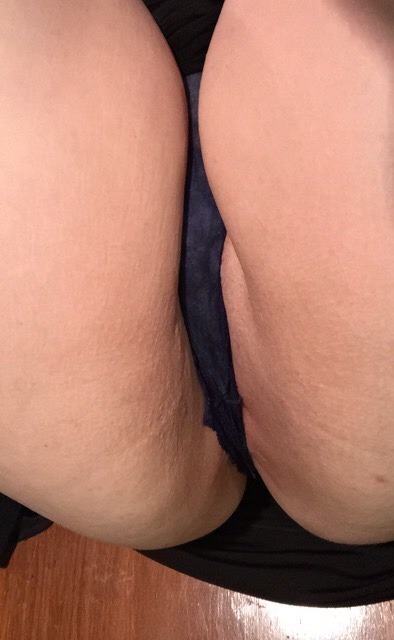 msjigglypuffs:  If you’re horny and you know it flash your goods!
