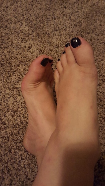 hmcouple:  Some feet Friday for those who keep asking ;) - Mrs 