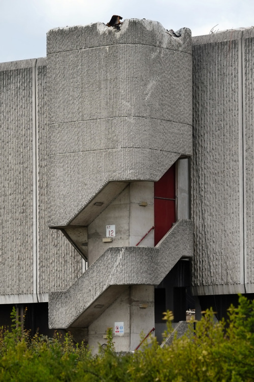 scavengedluxury:Horizon Building demolition. Nottingham, April 2019.