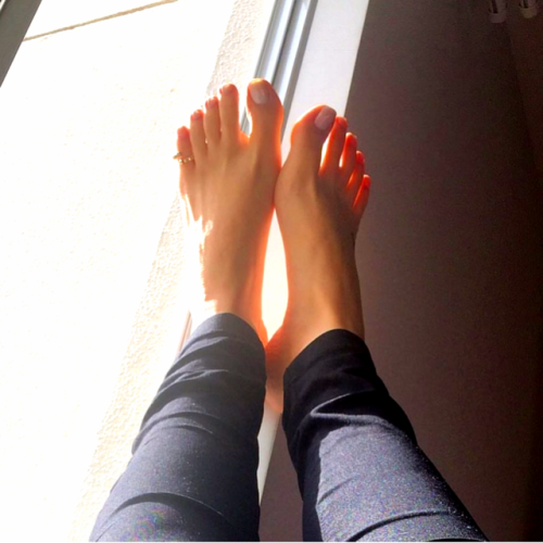 mynorg: Sunbath Alexa doesn’t want you to join this KILLER feet discord —->HEREand es