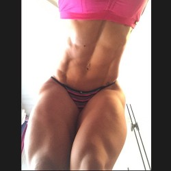 musclegirlsinmotion:  