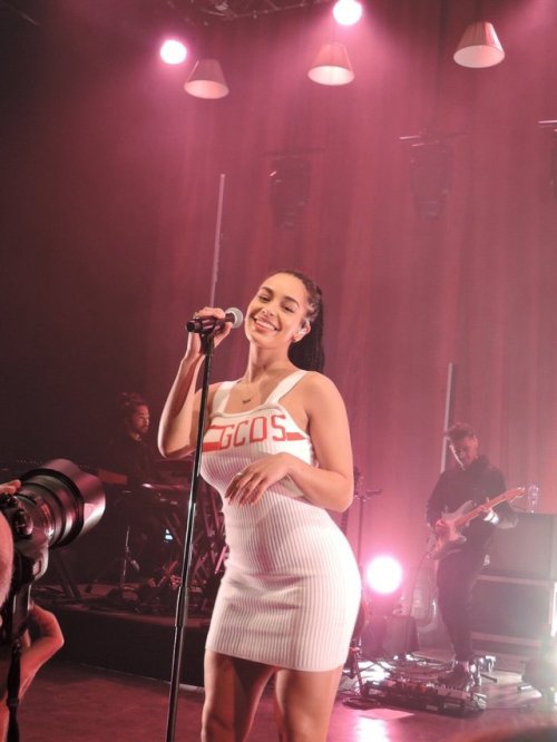 99runway:  Jorja Smith performing in London - February 14, 2018