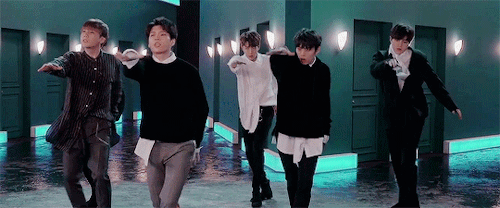 namsoogyu:  Sunggyu forgetting his steps and apologizes cutely.