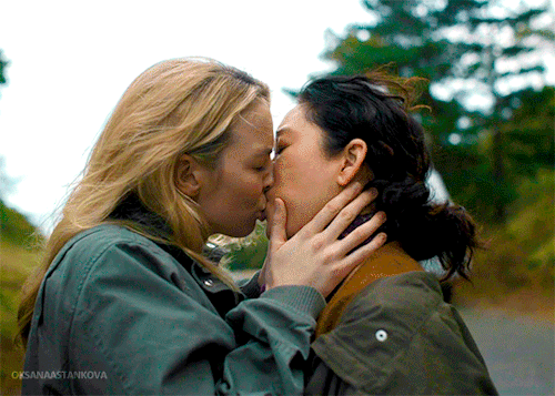 Two Years Ago Jodie Comer And Sandra Oh Gave Us The Best Onscreen Kiss Of All Time. - April 10, 2022.