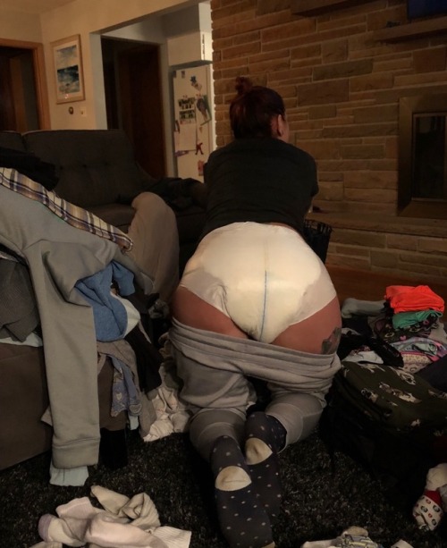 cookiewasdeleted: Diaper check while folding laundry. It looks like someone needs a change!