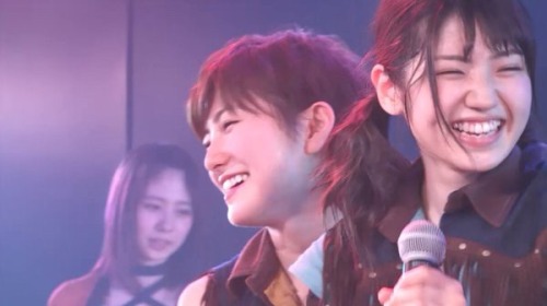 justthinkwhatimean1: Naachan ran away from Komi and back to Yuuchan( waifu ) ~~ ❤️❤️❤️