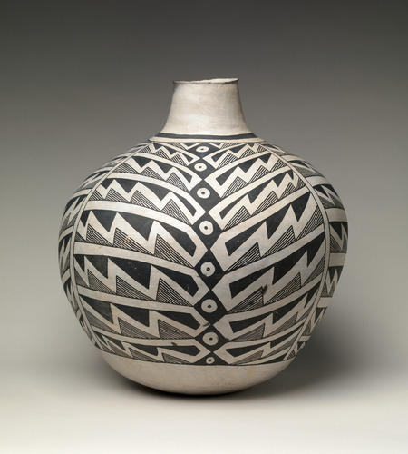 Jar (Olla), ‘Tuxedo’ Design, A.D. 950–1400, Metropolitan Museum of Art: Arts of Africa, 