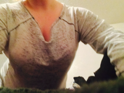 littlesisterwish:  If 200 brothers tell me by reblogs And likes how much they want their sister to pull her top down you’ll get a great picture of my plump tits and erect nipples. Xo!