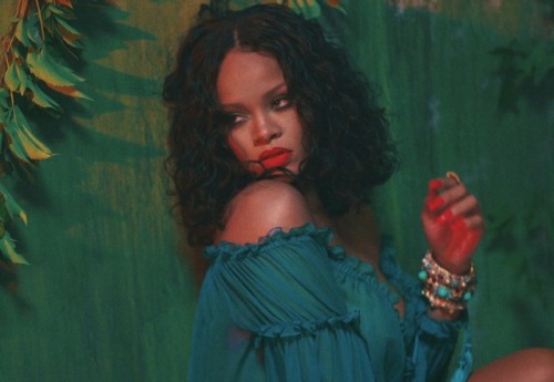 Rihanna Ends Longest Streak of No Women in Hot 100’s Top Five Since 1972RiRi brings a female a