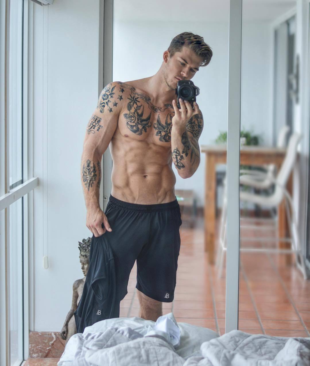 rapideyesmovement:  Kaz Van Der Waard