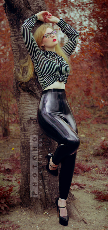 photono-van-lichten:  Latex Leggings for sale. Price is 90€/ 103 USD plus shipping (please ask 