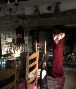 shelikesherredthong:  chien-espagnol:  However much you feed a wolf, it always looks to the forest. ~please leave caption  ..rustic charm 
