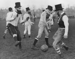 andenglishmen:1946, Dressed as Victorian gentlemen complete with top hats and beards, fifteen students from Caius College, Cambridge and fifteen from Oxford play ‘Foot-the-Ball’ on Parker’s Piece, Cambridge