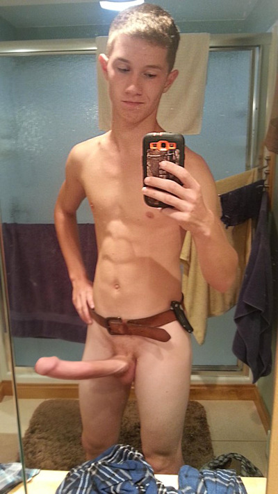 A huge dick for a so small sexy guy!!!