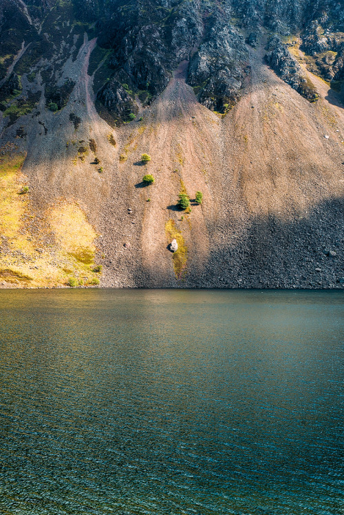 ariweinklephotography:Beautiful geology at Wastwater.Steep slopes covered with loose sediment, Engla