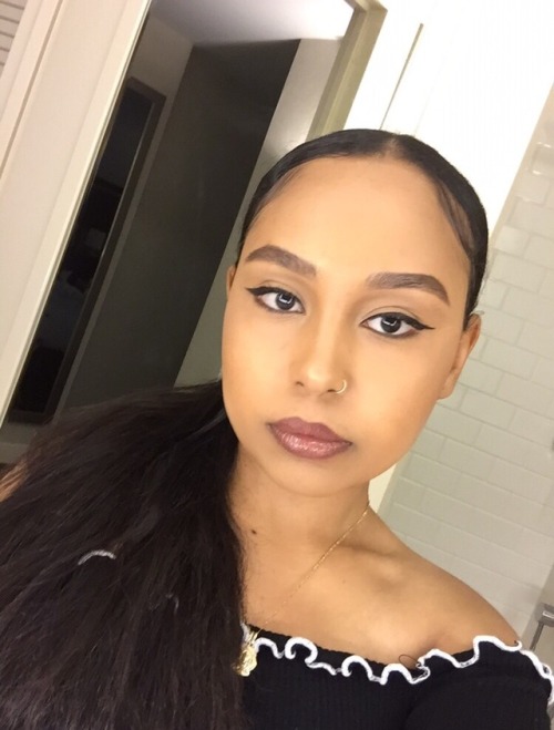 beckybottoms:Head lookin like the first slice of bread