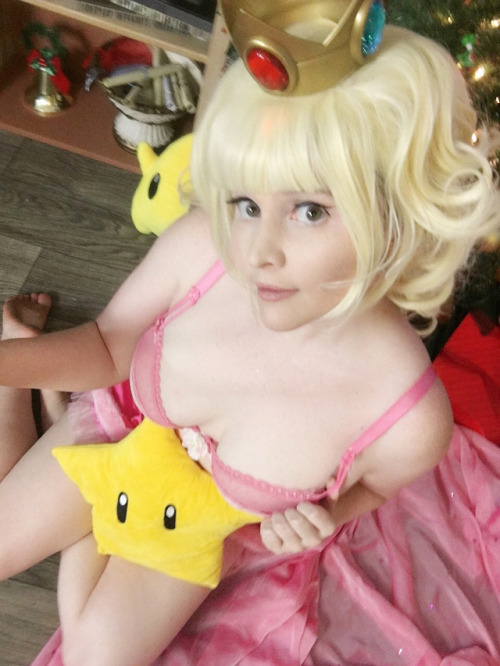 nsfwfoxydenofficial:   Please come to the castle. 🏰I’ve baked a cake for you. Yours truly– 🍄Princess Toadstool 🍄New  Xmas selfie set of the month live on Patreon! Come see it! –>  www.patreon.com/foxycosplay ( you can also swipe up in