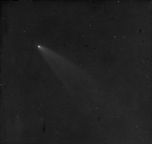 retrofutureground:Yerkes Observatory, Halley’s comet, 1910.1. Yerkes Observatory, Halley&rsquo